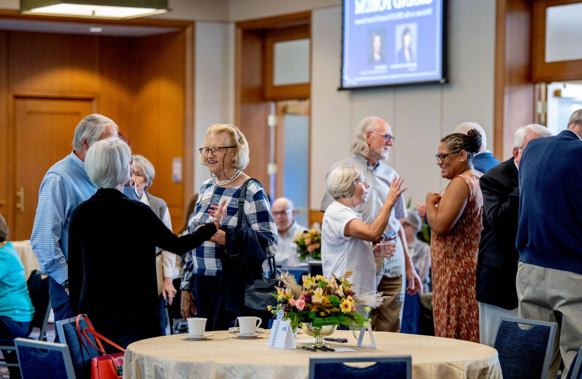 Alumni mingle at an event